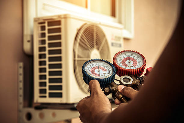 Professional Emergency Hvac technician working in Mc Lean, IL
